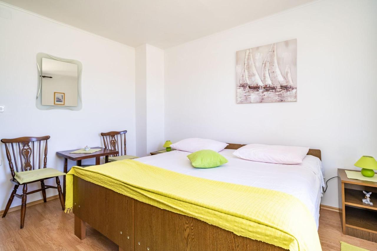 Apartment Laurel Leaf Lovorno ภายนอก รูปภาพ