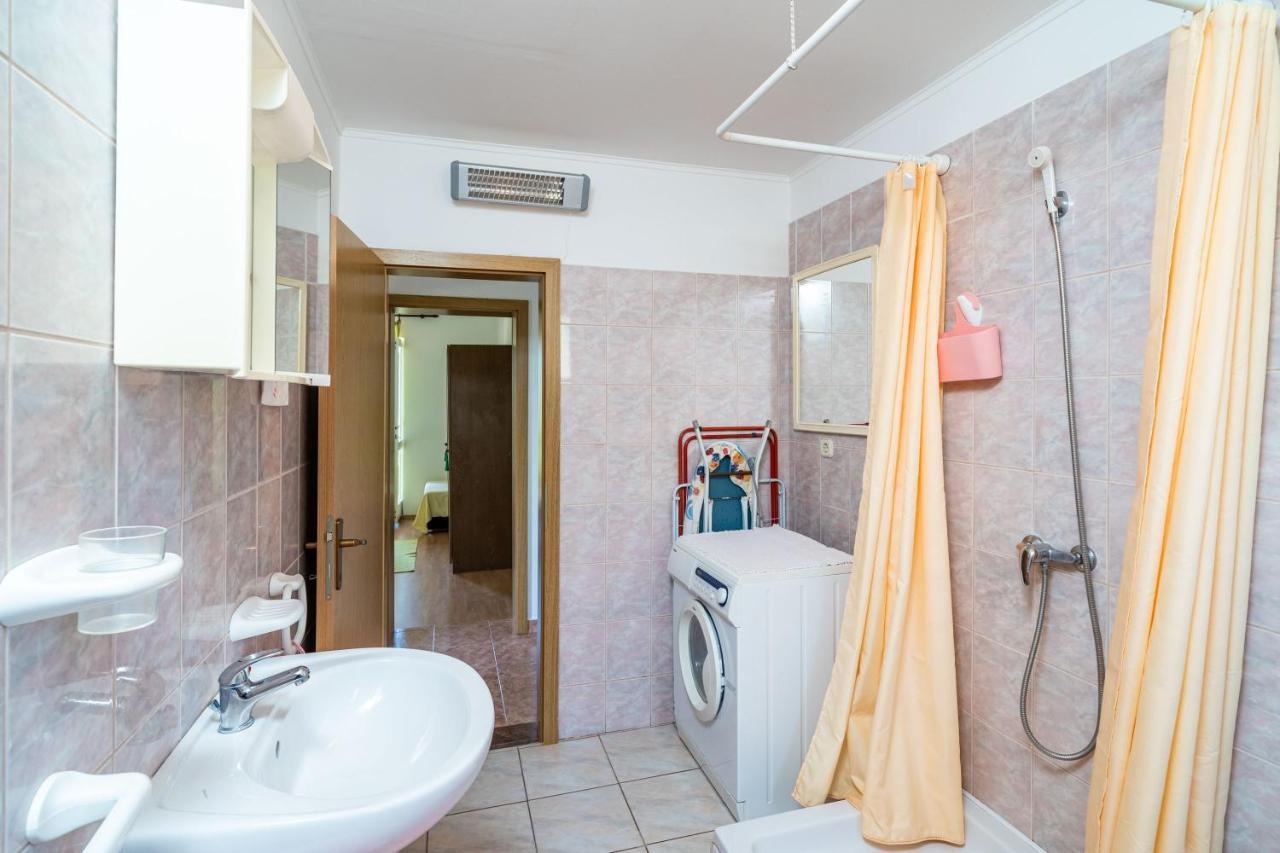 Apartment Laurel Leaf Lovorno ภายนอก รูปภาพ