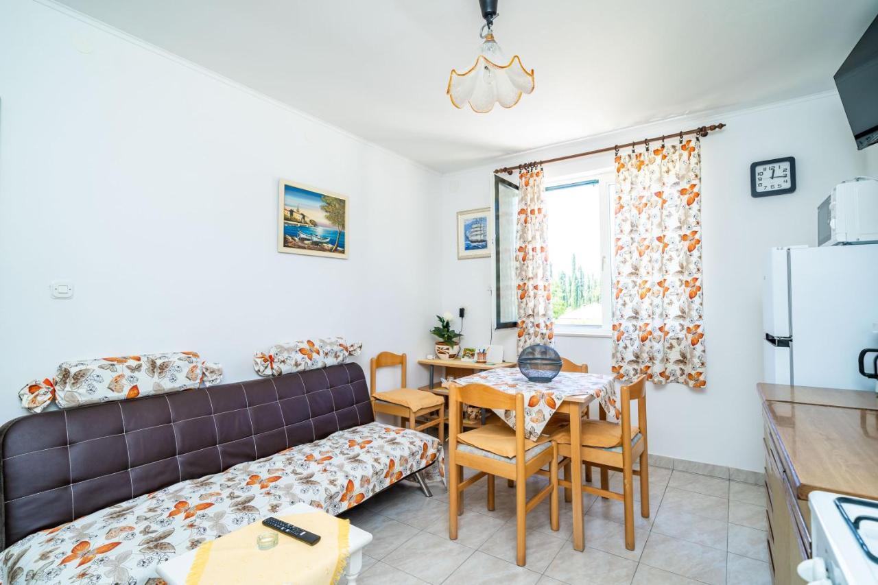 Apartment Laurel Leaf Lovorno ภายนอก รูปภาพ