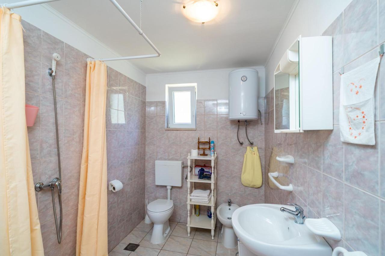 Apartment Laurel Leaf Lovorno ภายนอก รูปภาพ