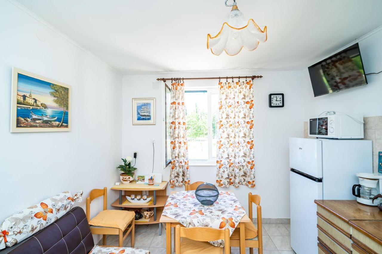 Apartment Laurel Leaf Lovorno ภายนอก รูปภาพ
